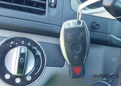 2008 Mercedes-Benz C 350 Sport z USA, uszkodzony, nr VIN WDDGF56X88F191700